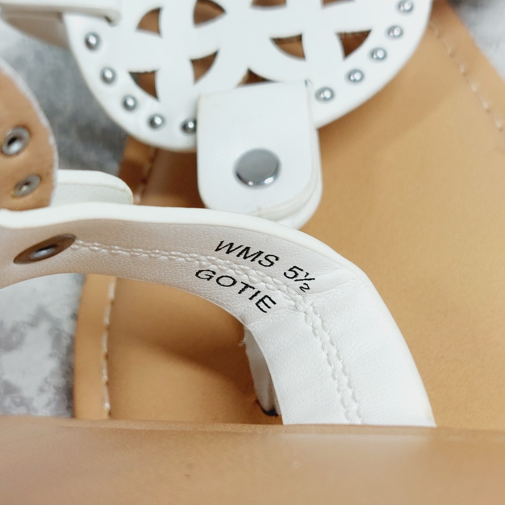 NEW Dolce Vita Gotie White Laser Cut Thong Studded Sandals W832 - Picture 6 of 7